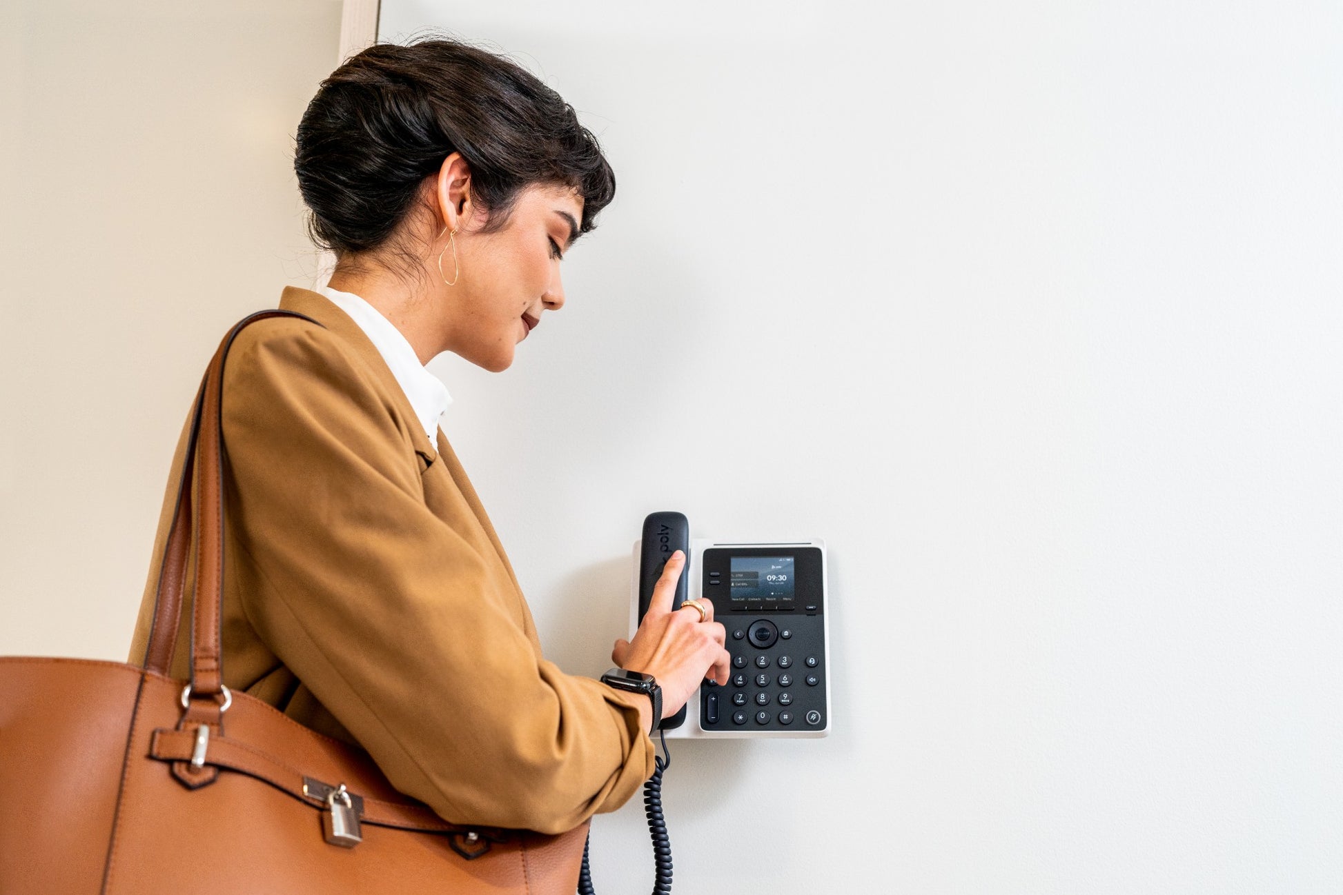 HP Poly Edge E100 IP Phone and PoE-enabled